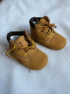 Timberland Lace-Up Boots Infant Crib Booties in wheat nubuck.
Size 3